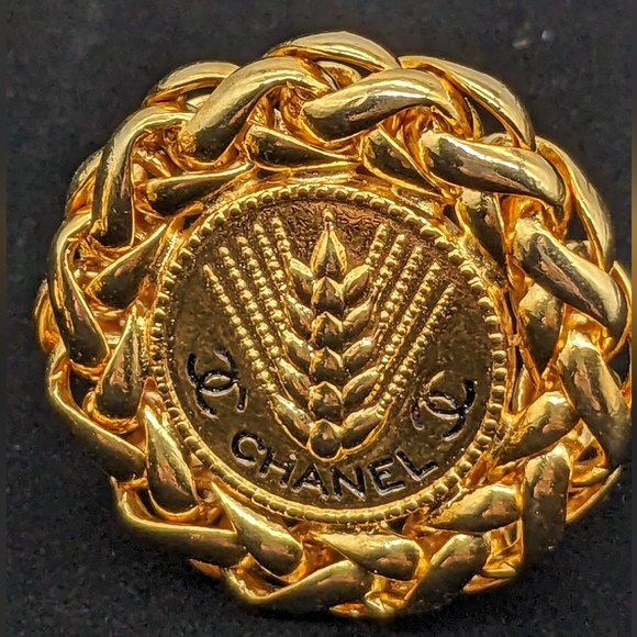 Vintage Chanel Earrings - Picture 2 of 7